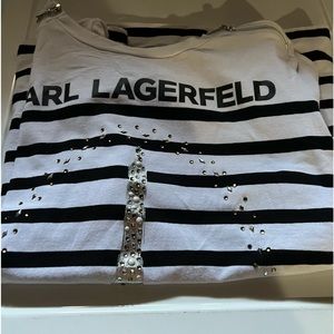COPY - Women t shirt white plaid black stripes zipper shoulders Karl